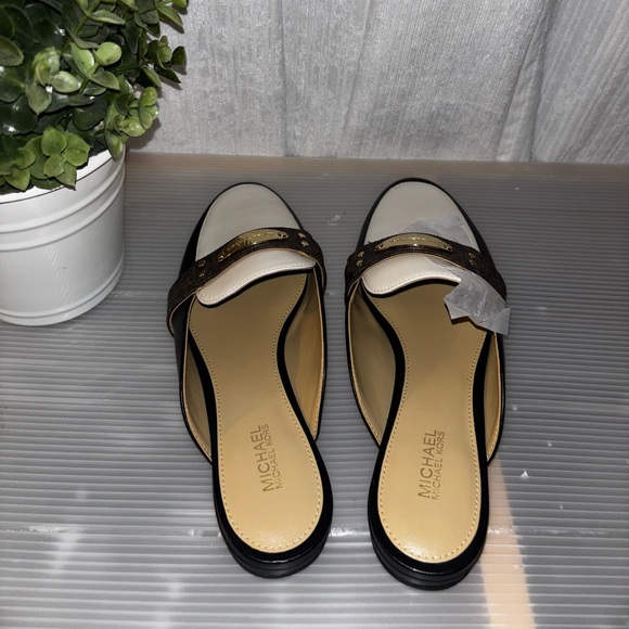 Michael Kors - Picture 3 of 4